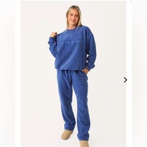 GO LOOK FOR LESS BLUE GRAPHIC  SWEAT SET